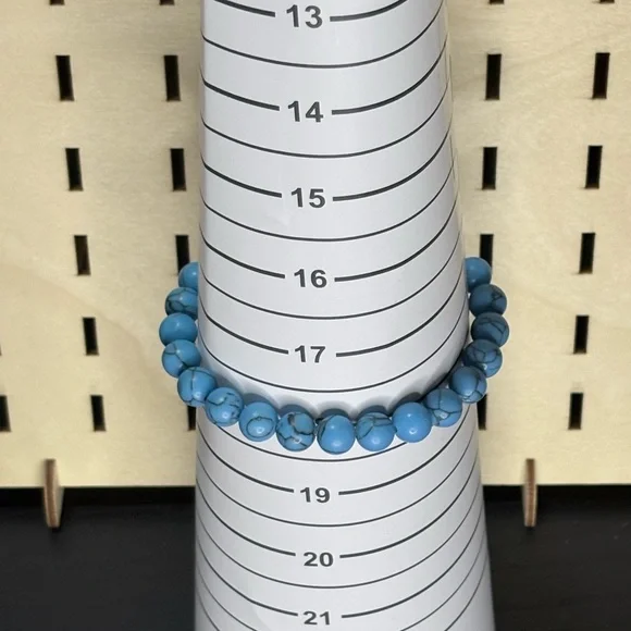 Handcrafted howlite beaded bracelet - Picture 5 of 9